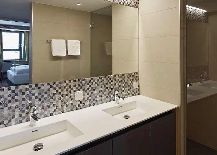 מלון Western Tulln 4*